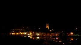 Tisno bei Nacht